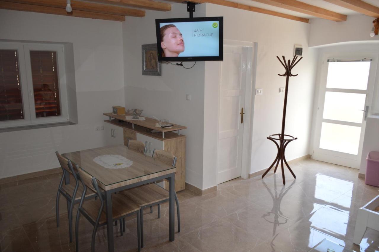 Studio Apartman Kata Prvic Sepurine Exteriör bild