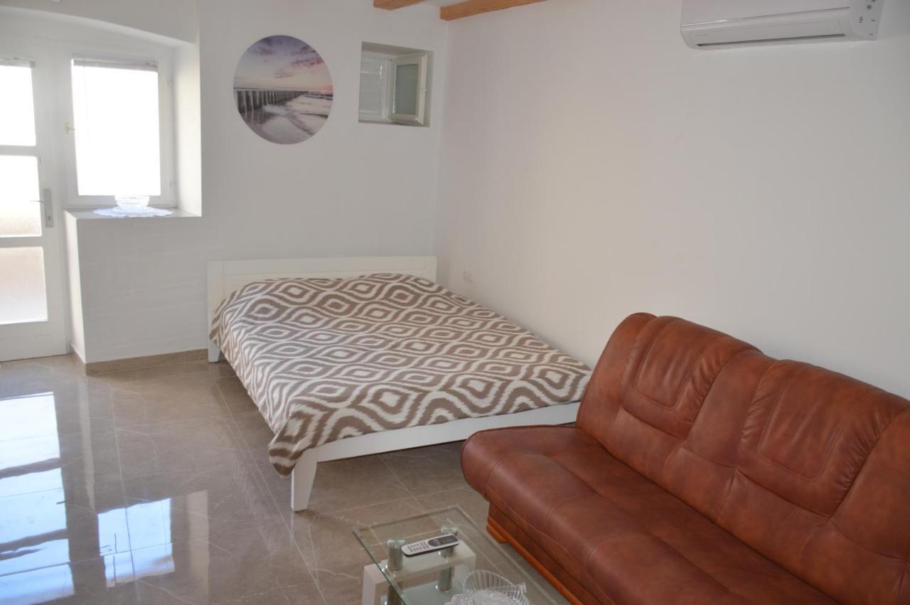 Studio Apartman Kata Prvic Sepurine Exteriör bild