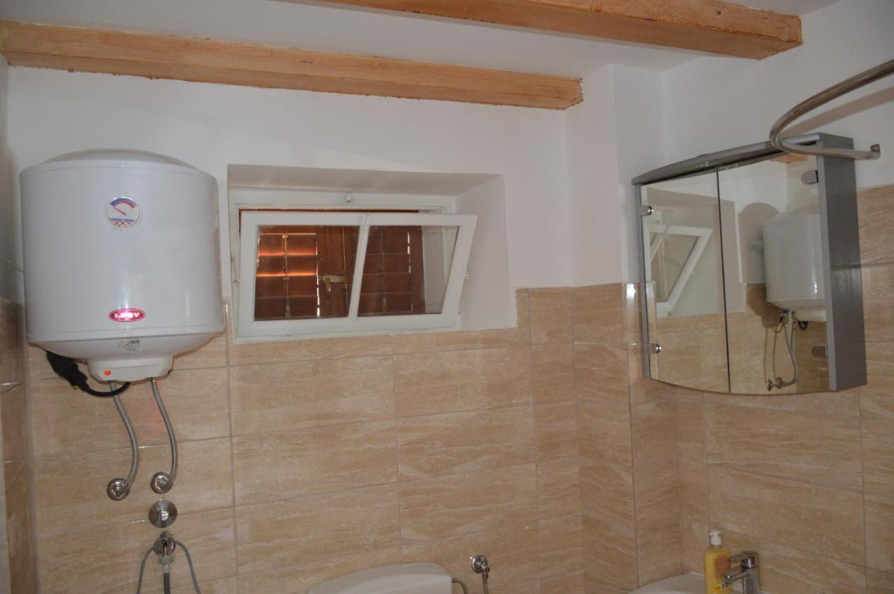 Studio Apartman Kata Prvic Sepurine Exteriör bild